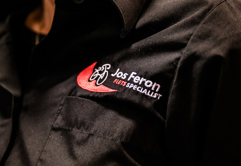 Jos Feron - Logo van Jos Feron op een hemd